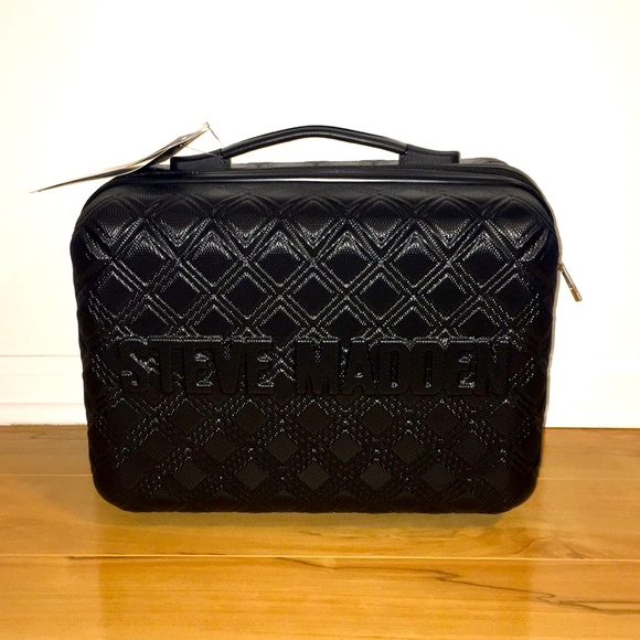 Steve Madden Handbags - NWT Steve Madden Karisma Cosmetic Case